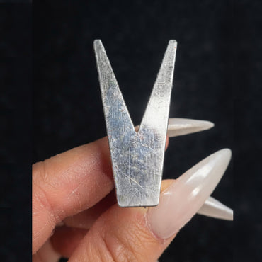 Cat-Eye Styling Magnet #19 - V